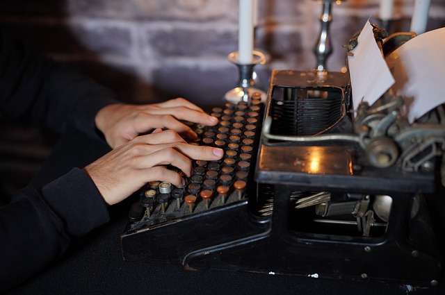 starožitný psací stroj.jpg