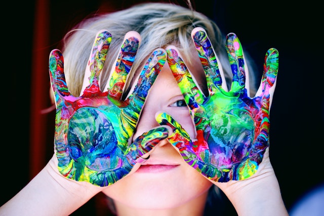 dítě, barvy, barevné ruce